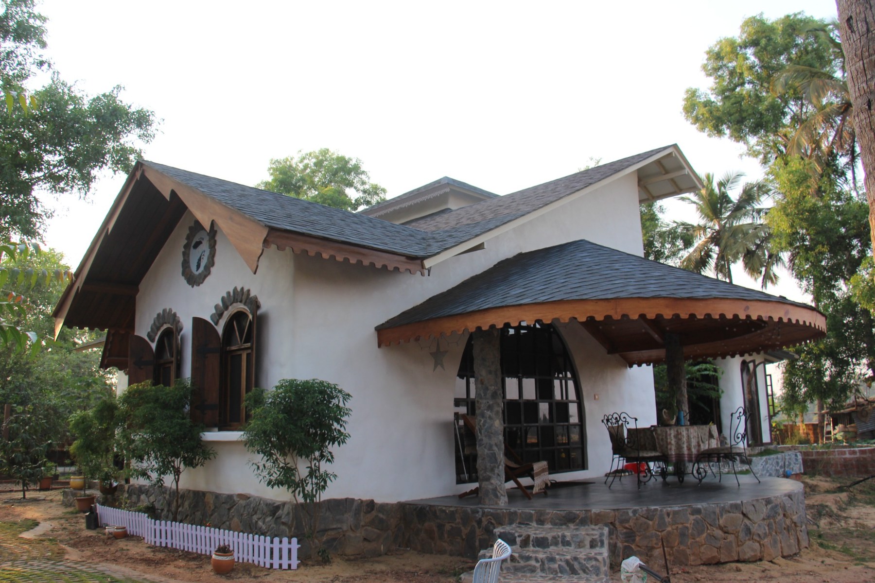 Exterior and covered verandah at Bluebird Homestead